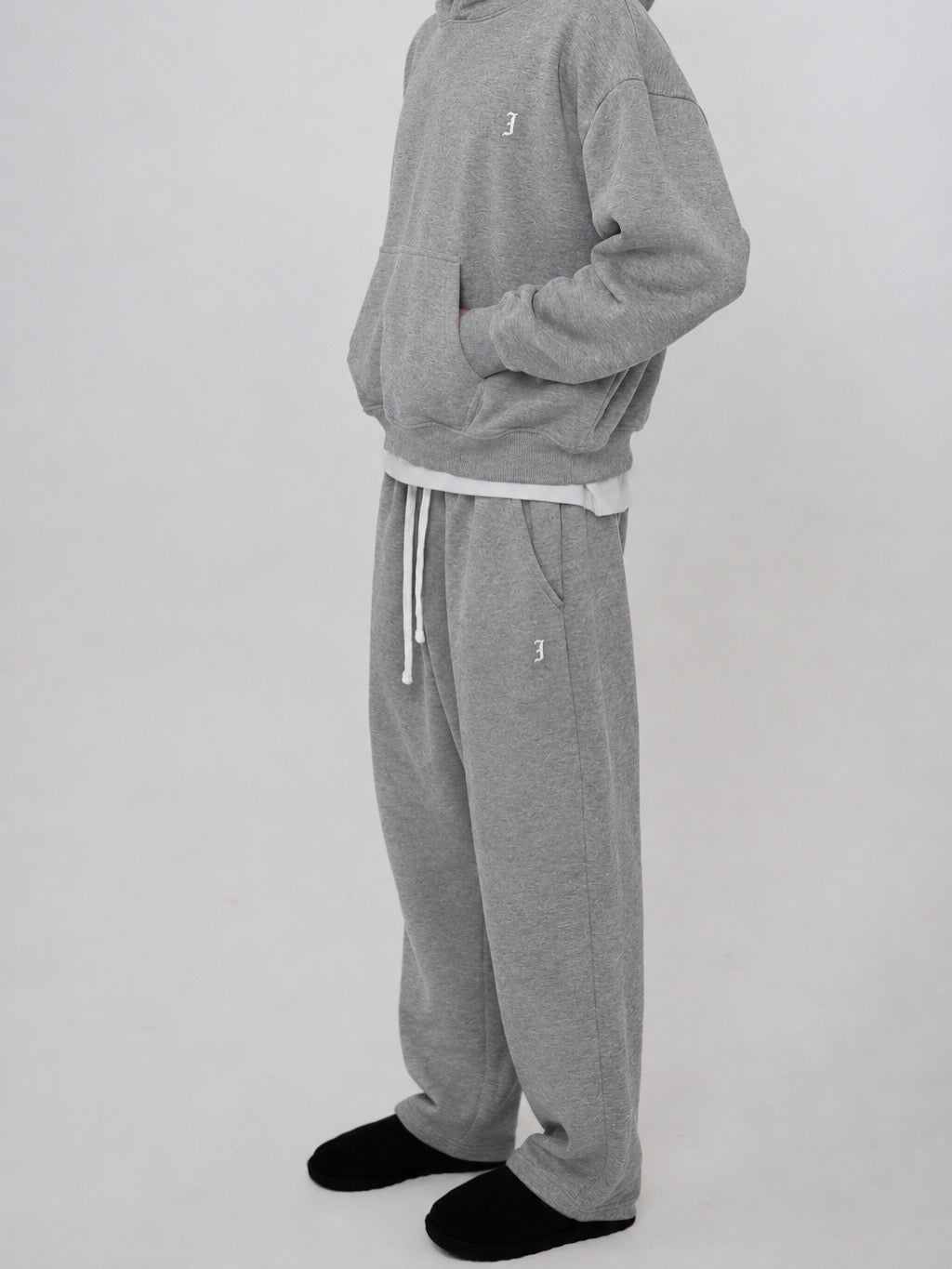 ESSENTIAL SWEATS GREY