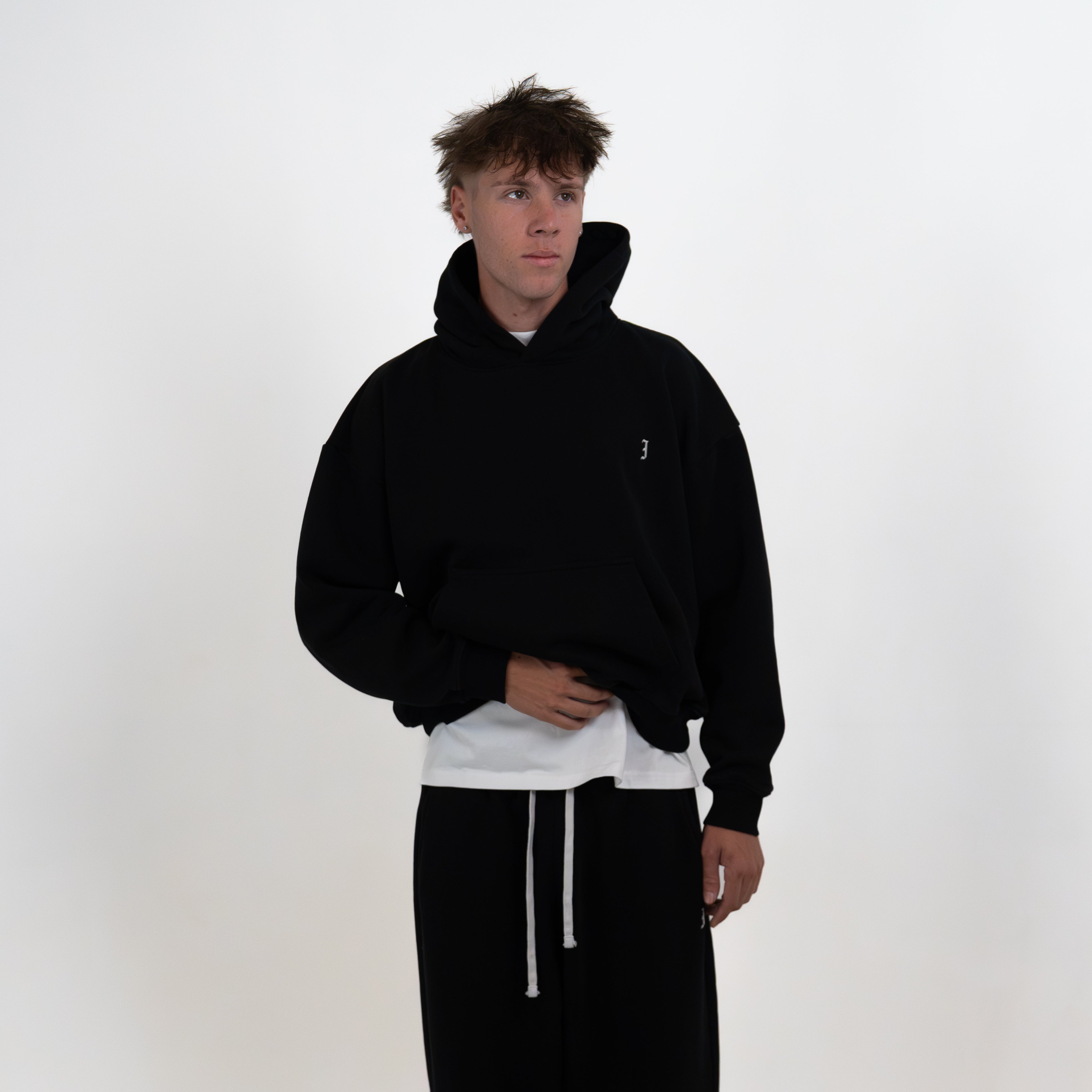 ESSENTIAL HOODIE BLACK