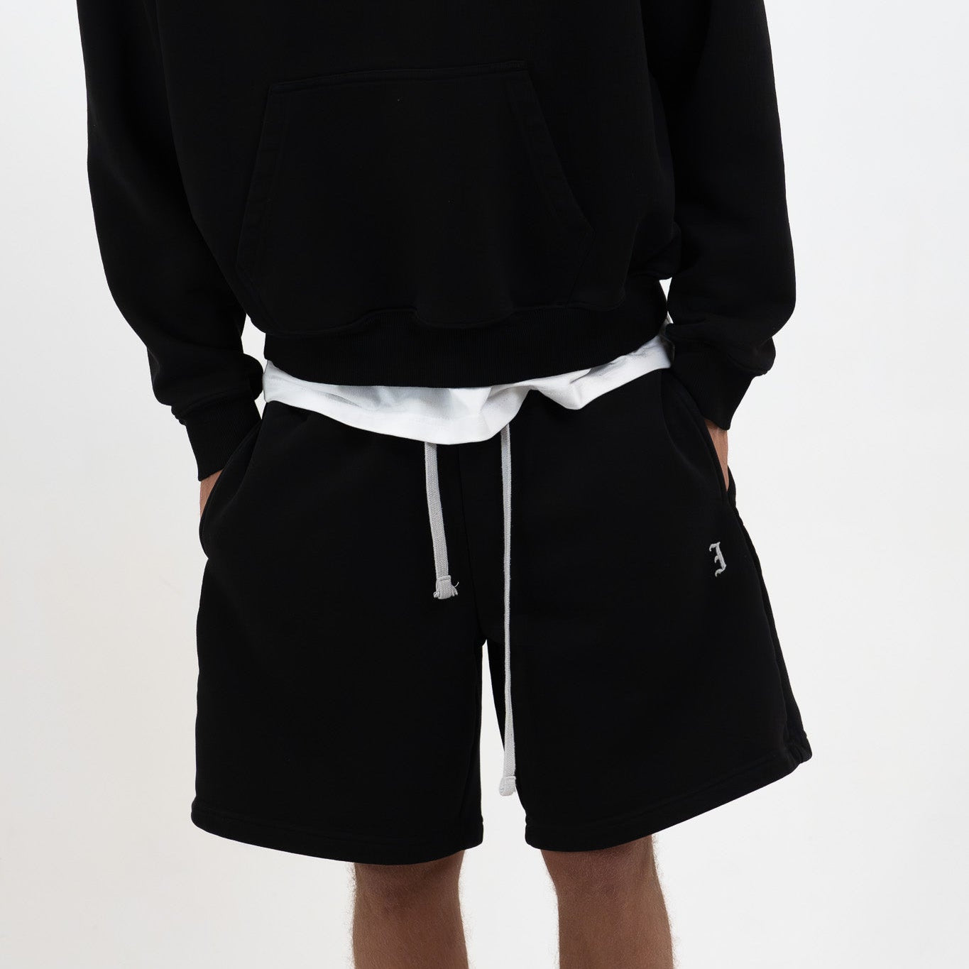 ESSENTIAL SHORTS BLACK