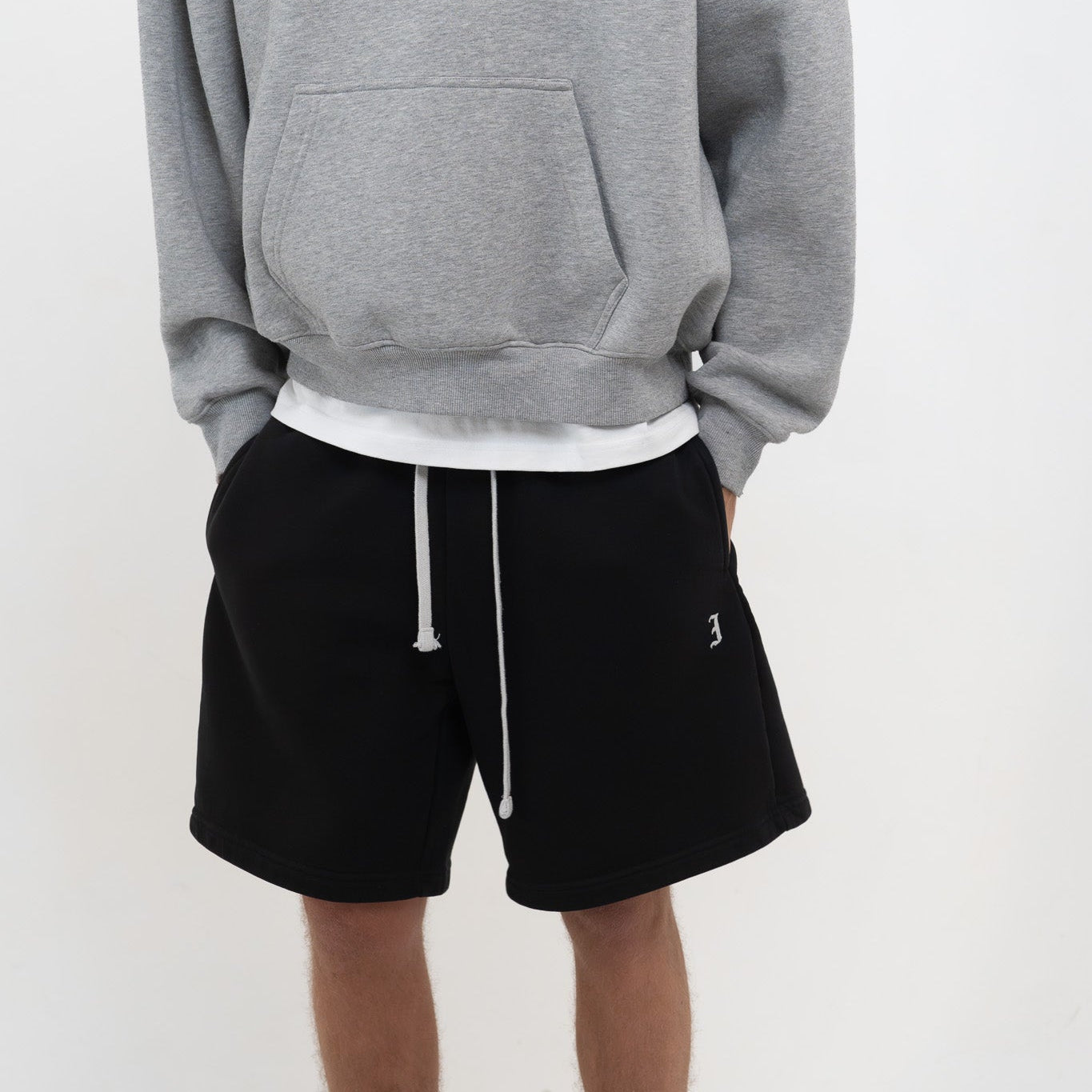 ESSENTIAL SHORTS BLACK