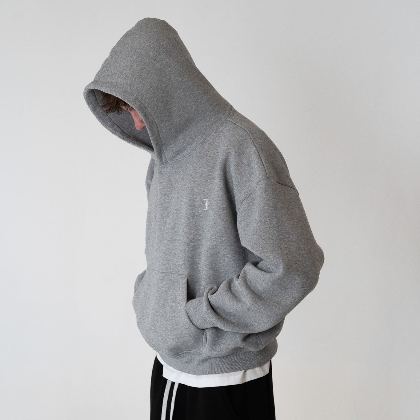 ESSENTIAL HOODIE GREY